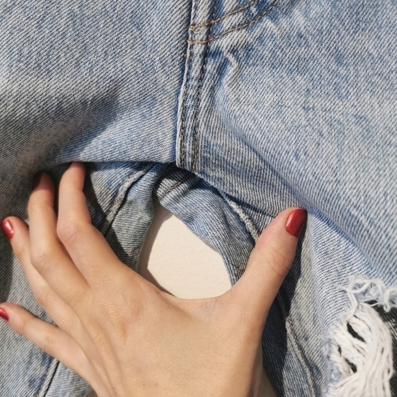 LEVI'S 501 ripped high waist boyfriend medium jeans - Picture 4 of 15